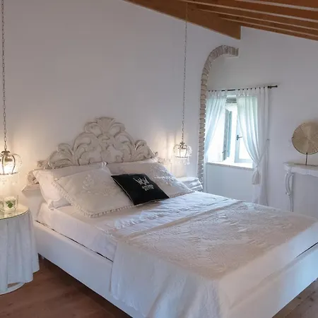 Holiday home The Romantic Dependance In Luxury