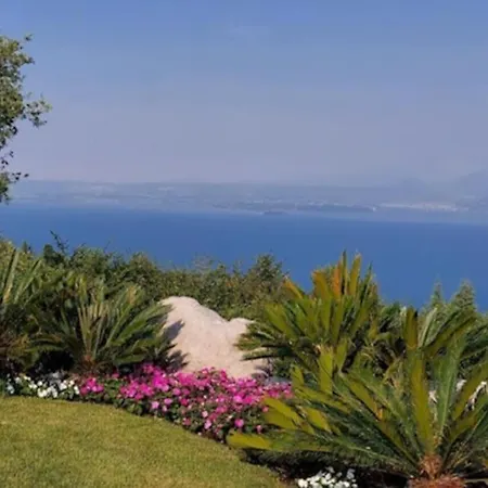 The Romantic Dependance In Luxury *