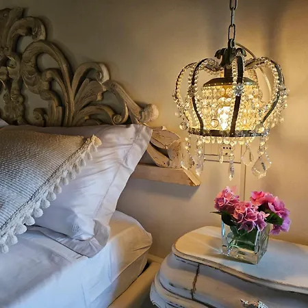 The Romantic Dependance In Luxury *