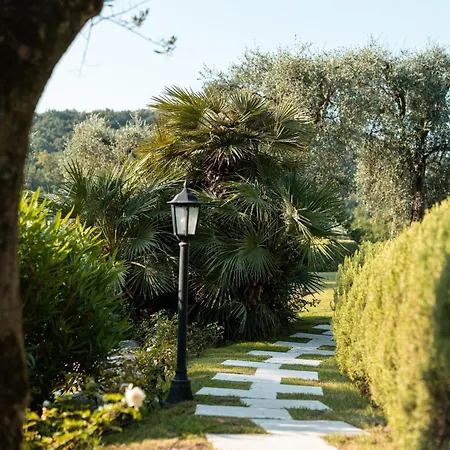 The Romantic Dependance In Luxury * Torri Del Benaco