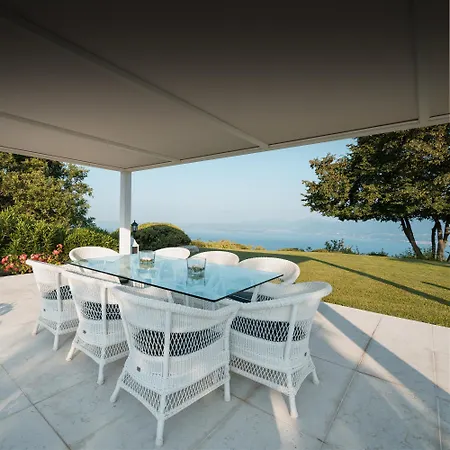 The Romantic Dependance In Luxury *